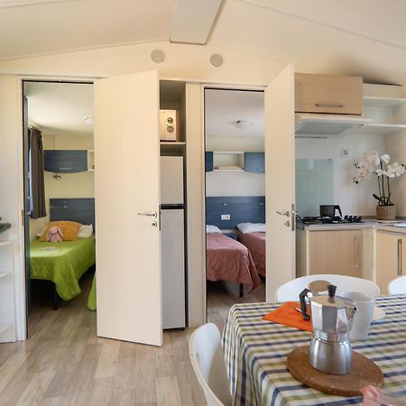 Sereno Camping Holiday Moniga del Garda Ngoại thất bức ảnh