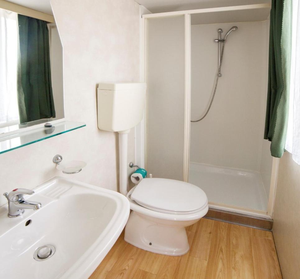 Sereno Camping Holiday Moniga del Garda Ngoại thất bức ảnh