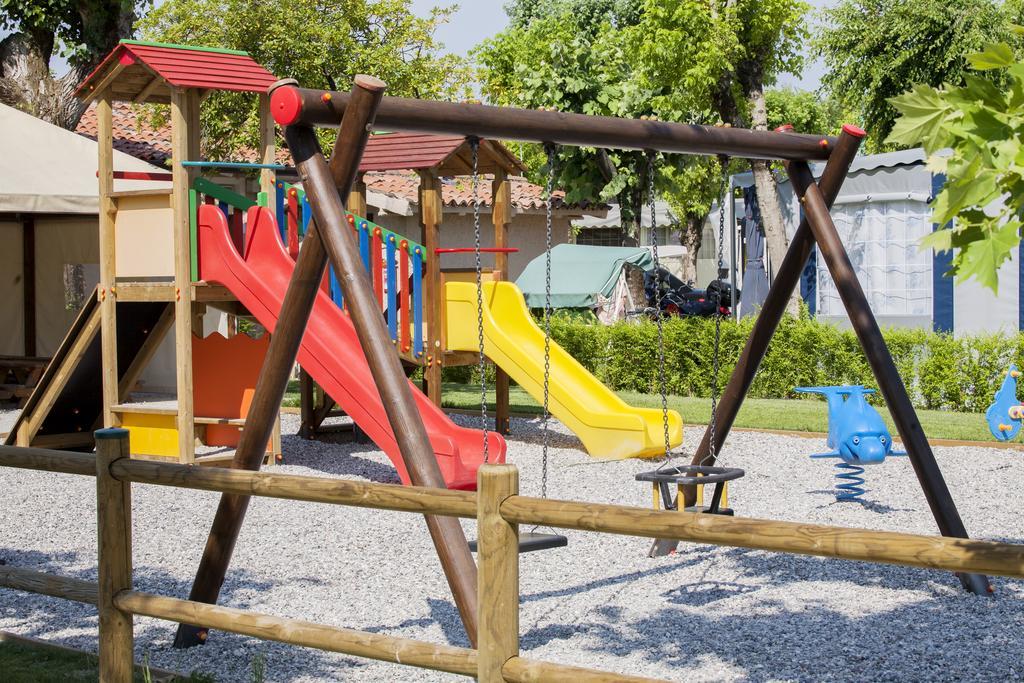Sereno Camping Holiday Moniga del Garda Ngoại thất bức ảnh