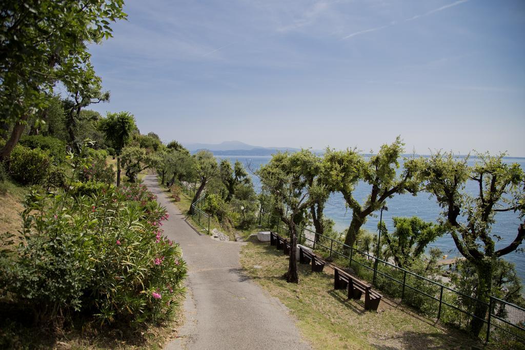 Sereno Camping Holiday Moniga del Garda Ngoại thất bức ảnh